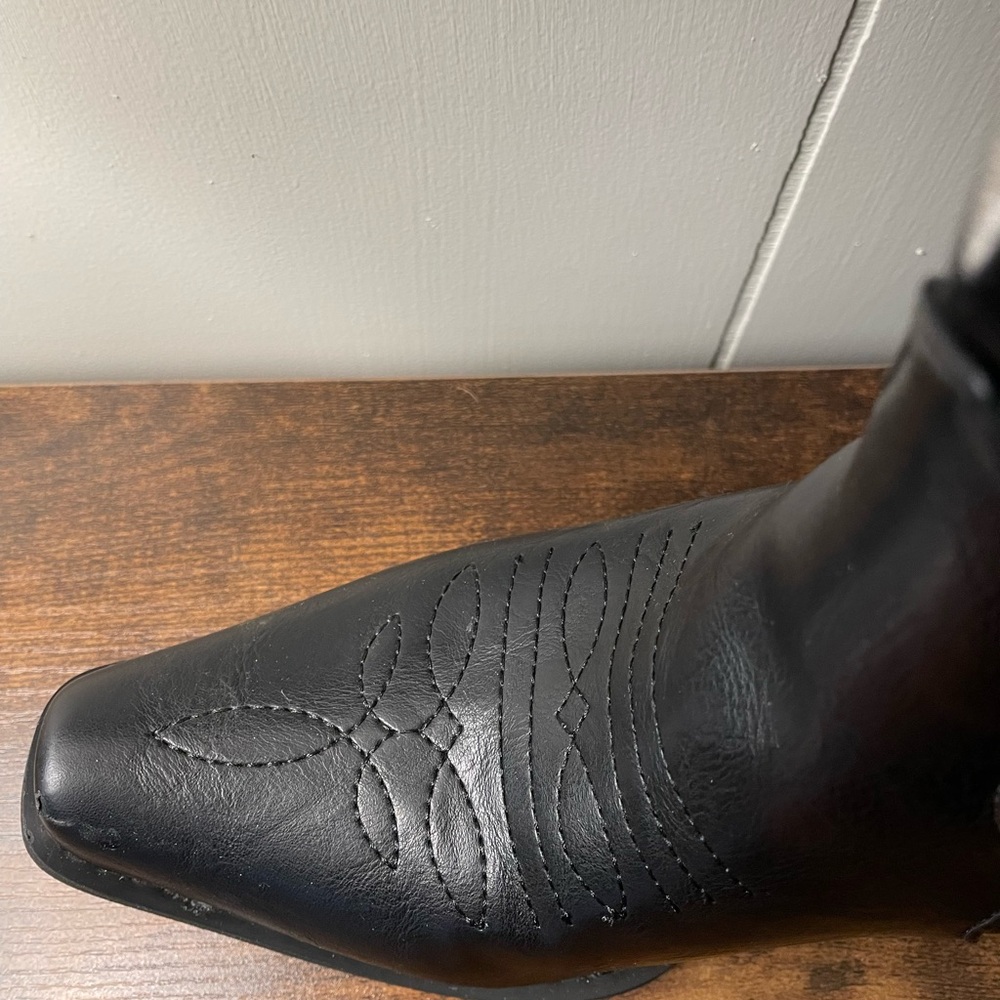 Black Western Cowboy Boots with White Stitching (GC) - Picture 2 of 3